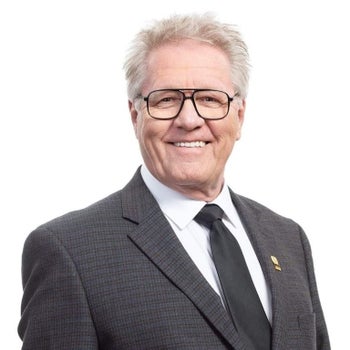 Portrait of Ron Lindsay, Associate.